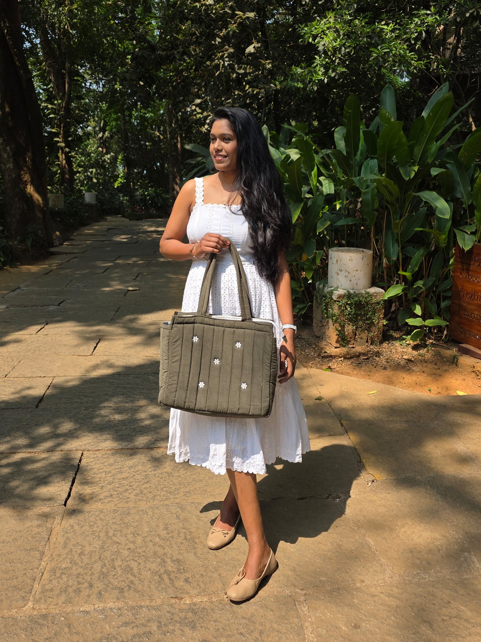 Olive and Daisy Box Tote